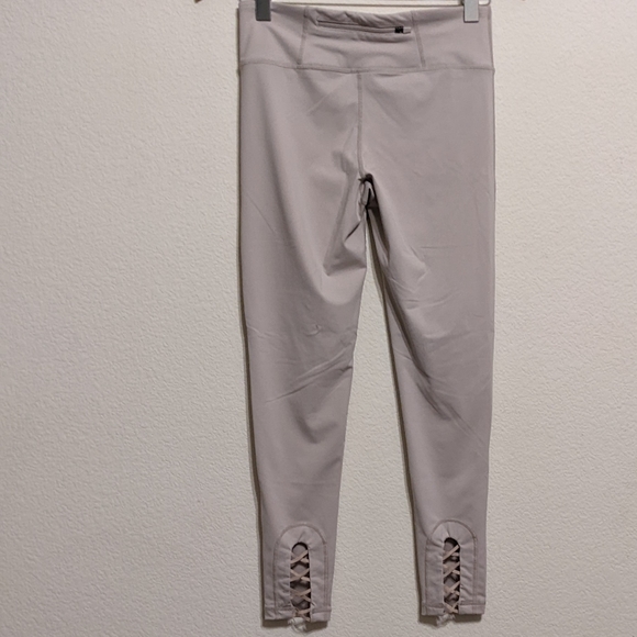 Mono B Taupe Leg Cutout Leggings Size Medium. Excellent pre-owned condition - Picture 3 of 7